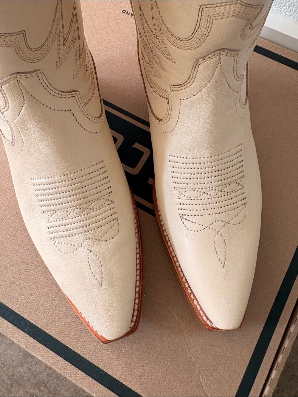 NWT Tecovas Annie Bone Cowhide 8.5 - Picture 2 of 4